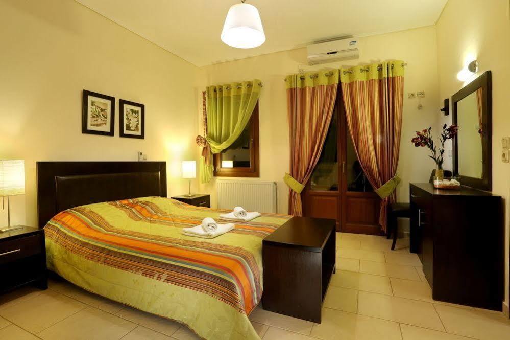 Aithra Apartments & Suites Гаврион Экстерьер фото