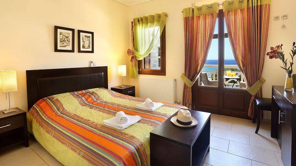 Aithra Apartments & Suites Гаврион Экстерьер фото